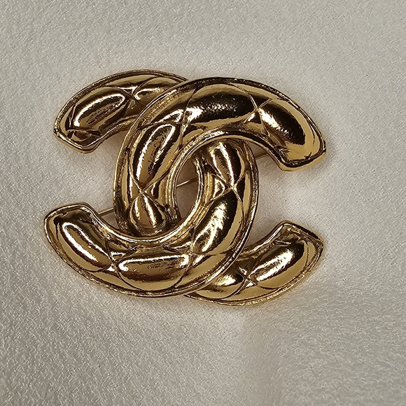 CHANEL Jewelry - CHANEL Iconic Vintage Brooch